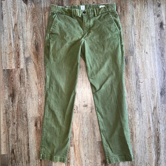 Men’s GAP Olive Green Khakis - Picture 2 of 9